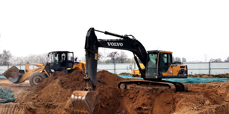 永利yl23455工业园项目施工挖地基
