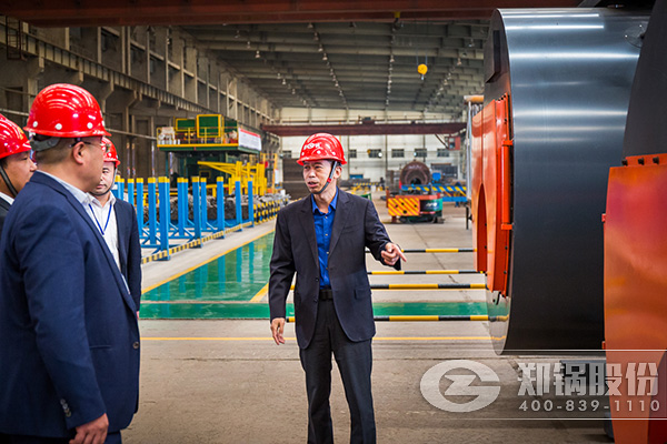 公司高层向导一行视察集团各项事情开展情形